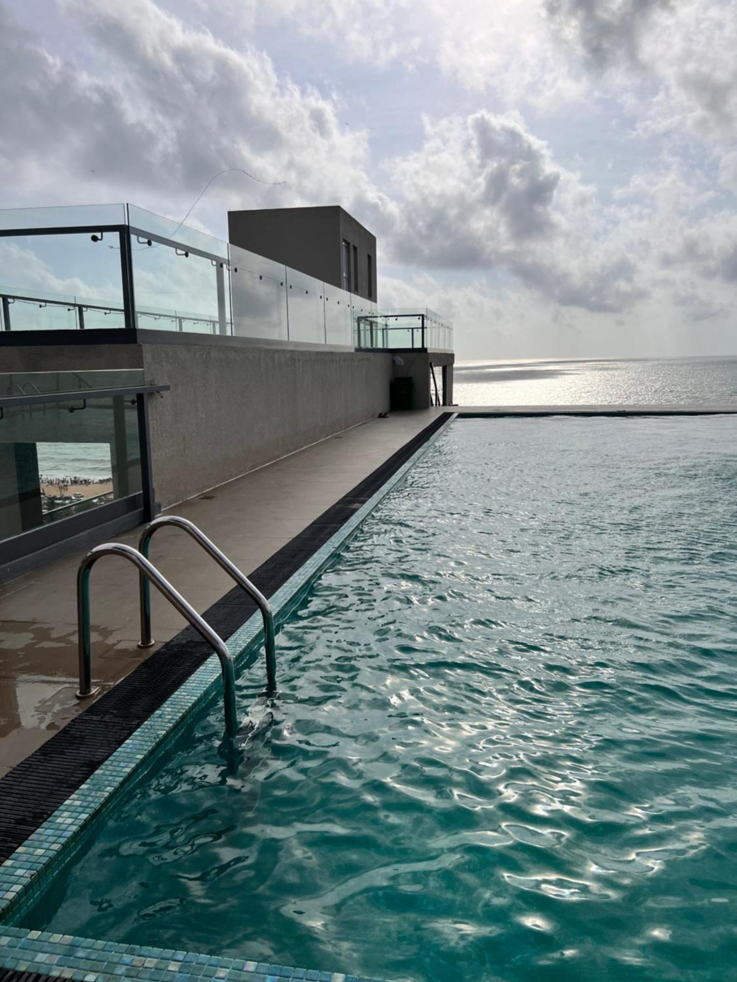 Ocean Breeze Negombo- Tidesend Luxury Beach Apartments Luaran gambar