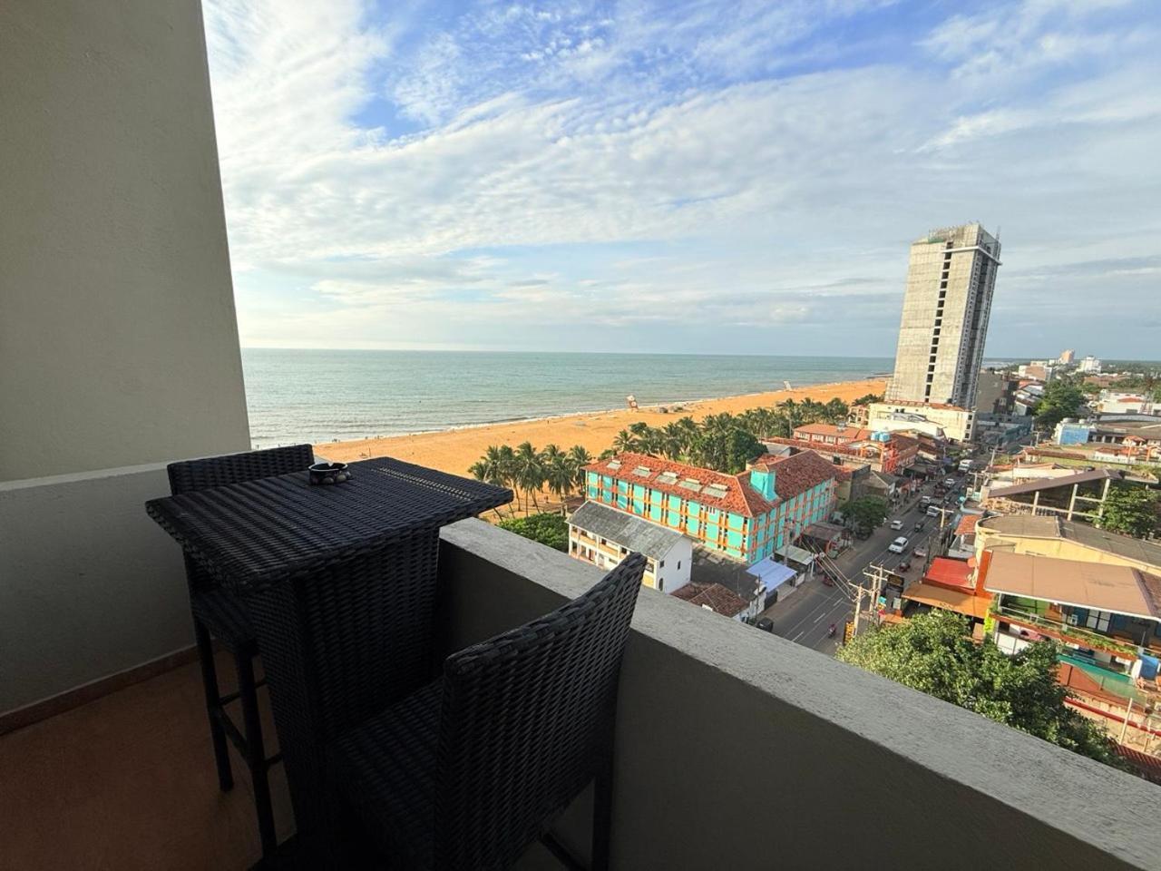 Ocean Breeze Negombo- Tidesend Luxury Beach Apartments Luaran gambar