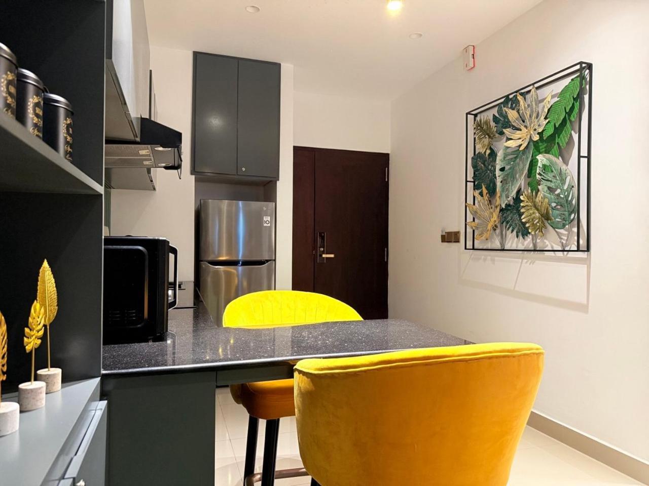 Ocean Breeze Negombo- Tidesend Luxury Beach Apartments Luaran gambar