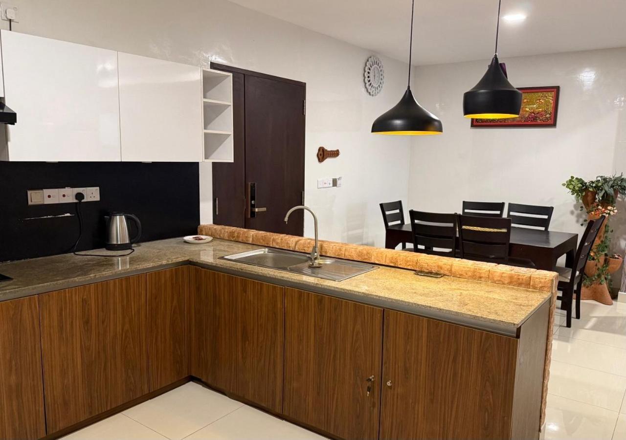 Ocean Breeze Negombo- Tidesend Luxury Beach Apartments Luaran gambar