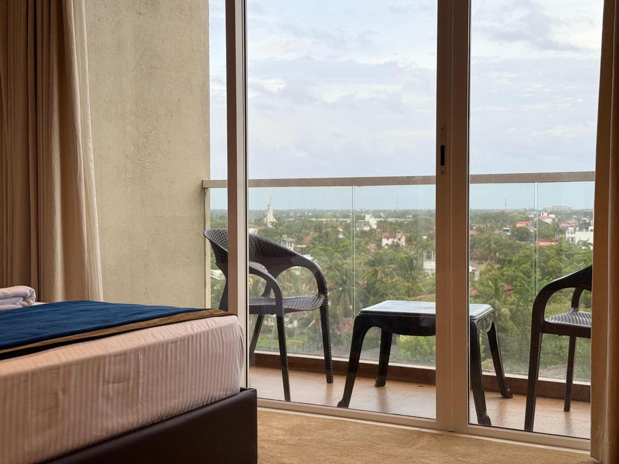 Ocean Breeze Negombo- Tidesend Luxury Beach Apartments Luaran gambar